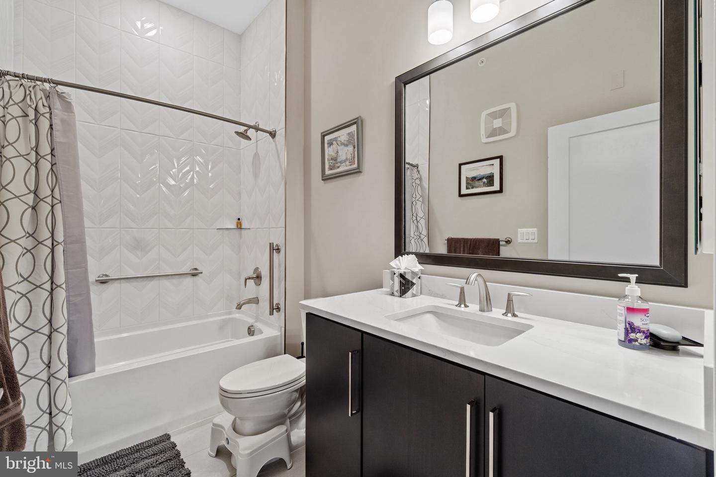 5 STATIONMASTER ST SE #400, LEESBURG, Virginia 20175, 2 Bedrooms Bedrooms, ,2 BathroomsBathrooms,Residential,For sale,5 STATIONMASTER ST SE #400,VALO2117286 MLS # VALO2117286