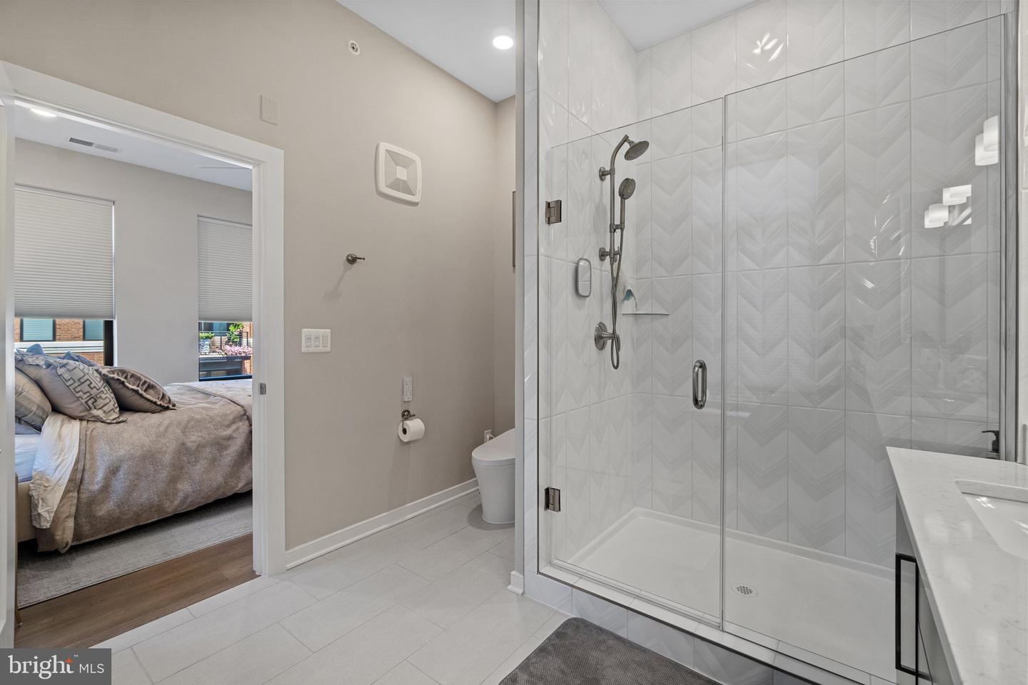 5 STATIONMASTER ST SE #400, LEESBURG, Virginia 20175, 2 Bedrooms Bedrooms, ,2 BathroomsBathrooms,Residential,For sale,5 STATIONMASTER ST SE #400,VALO2117286 MLS # VALO2117286