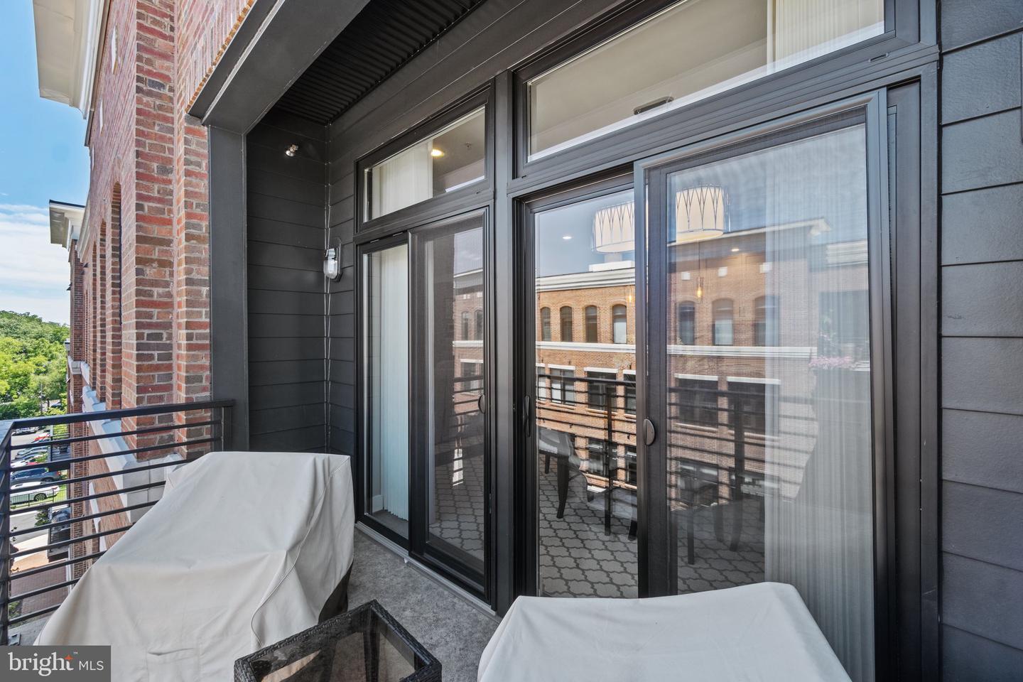 5 STATIONMASTER ST SE #400, LEESBURG, Virginia 20175, 2 Bedrooms Bedrooms, ,2 BathroomsBathrooms,Residential,For sale,5 STATIONMASTER ST SE #400,VALO2117286 MLS # VALO2117286