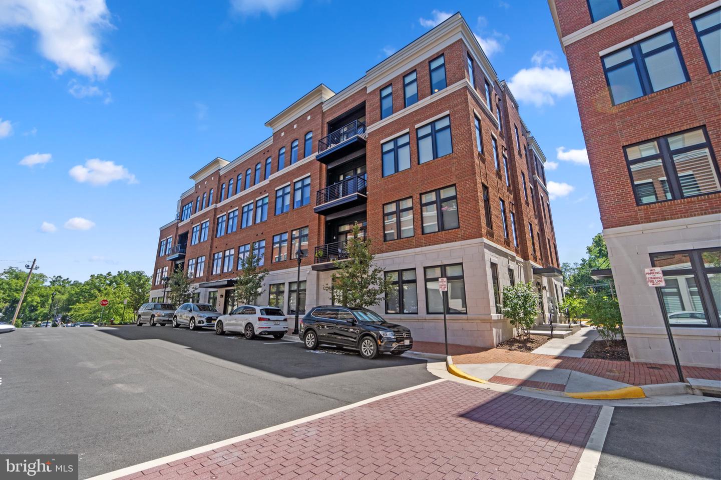 5 STATIONMASTER ST SE #400, LEESBURG, Virginia 20175, 2 Bedrooms Bedrooms, ,2 BathroomsBathrooms,Residential,For sale,5 STATIONMASTER ST SE #400,VALO2117286 MLS # VALO2117286