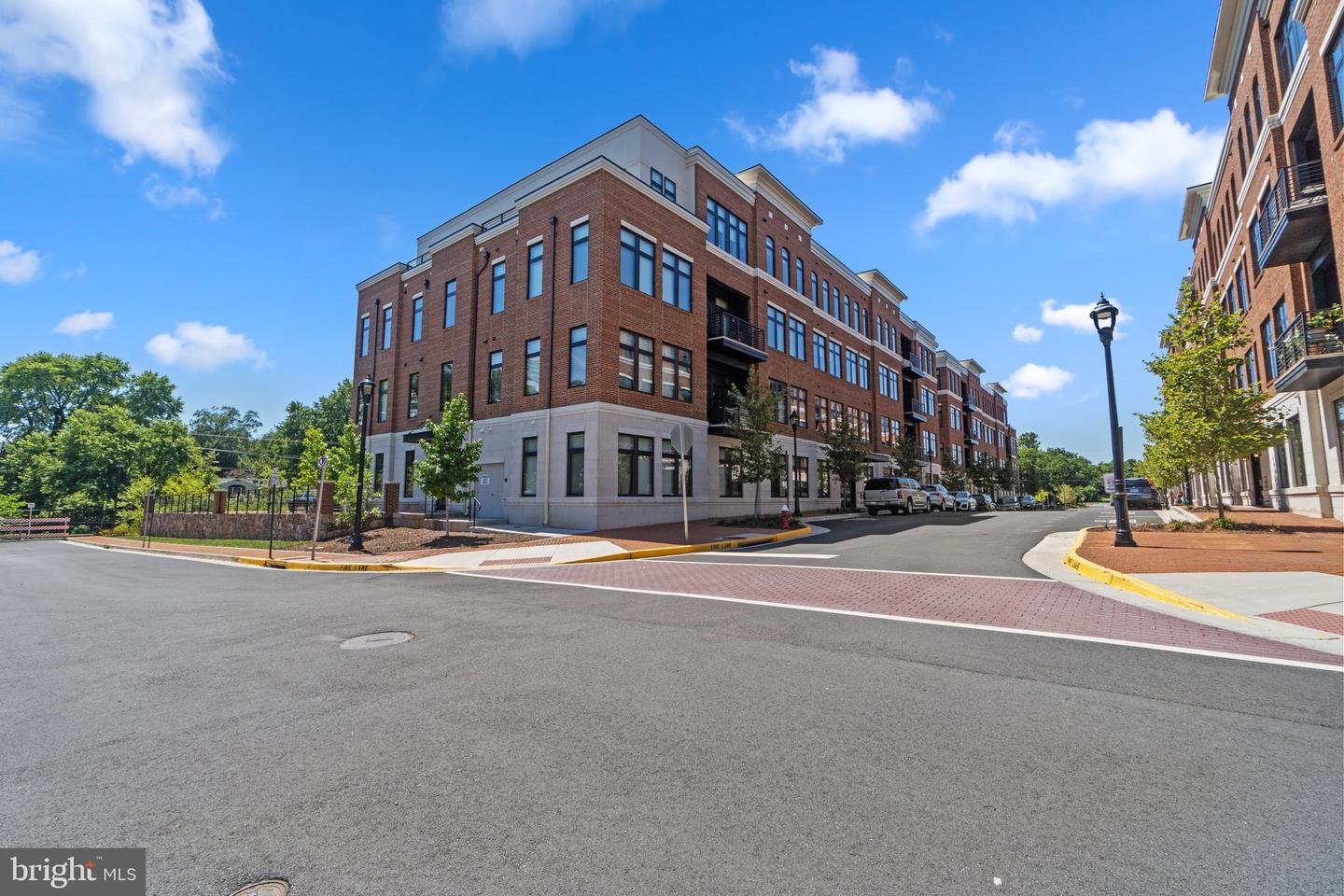 5 STATIONMASTER ST SE #400, LEESBURG, Virginia 20175, 2 Bedrooms Bedrooms, ,2 BathroomsBathrooms,Residential,For sale,5 STATIONMASTER ST SE #400,VALO2117286 MLS # VALO2117286