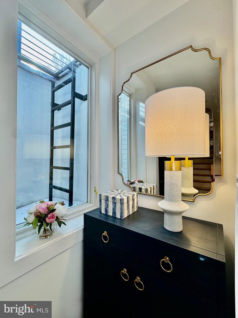 1235 W ST NW #E, WASHINGTON, District Of Columbia 20009, 1 Bedroom Bedrooms, ,1 BathroomBathrooms,Residential,For sale,1235 W ST NW #E,DCDC2248792 MLS # DCDC2248792