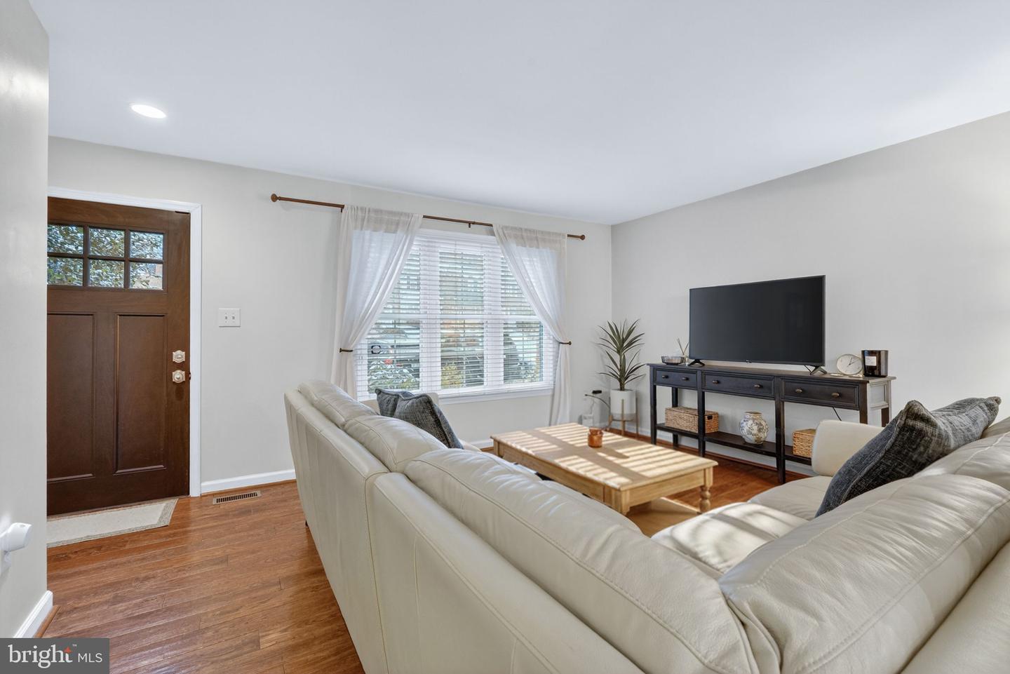 5769 HERITAGE HILL DR, ALEXANDRIA, Virginia 22310, 3 Bedrooms Bedrooms, ,2 BathroomsBathrooms,Residential,For sale,5769 HERITAGE HILL DR,VAFX2293966 MLS # VAFX2293966