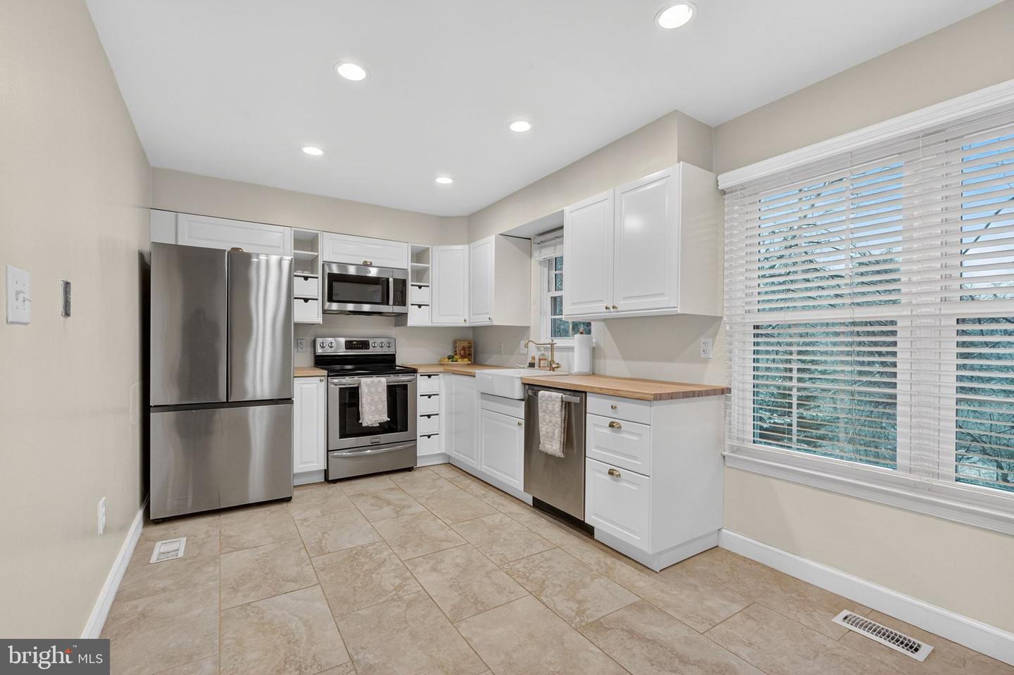 5769 HERITAGE HILL DR, ALEXANDRIA, Virginia 22310, 3 Bedrooms Bedrooms, ,2 BathroomsBathrooms,Residential,For sale,5769 HERITAGE HILL DR,VAFX2293966 MLS # VAFX2293966