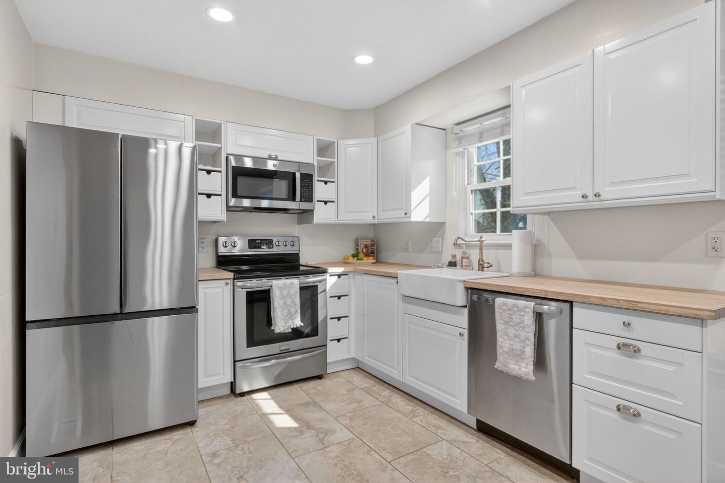 5769 HERITAGE HILL DR, ALEXANDRIA, Virginia 22310, 3 Bedrooms Bedrooms, ,2 BathroomsBathrooms,Residential,For sale,5769 HERITAGE HILL DR,VAFX2293966 MLS # VAFX2293966