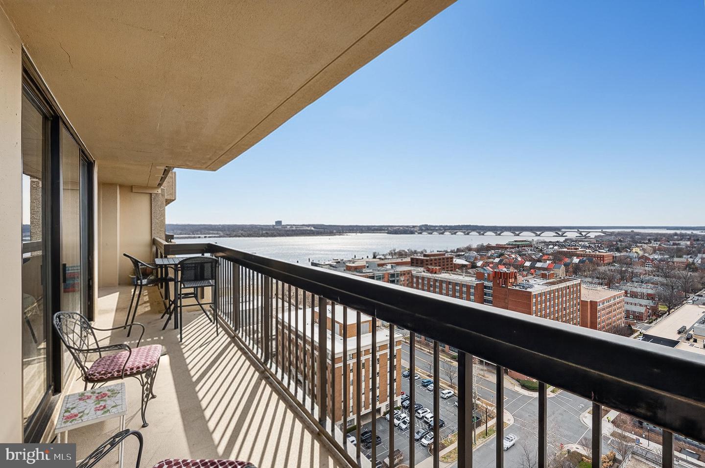 400 MADISON ST #1810, ALEXANDRIA, Virginia 22314, 1 Bedroom Bedrooms, ,1 BathroomBathrooms,Residential,For sale,400 MADISON ST #1810,VAAX2054766 MLS # VAAX2054766