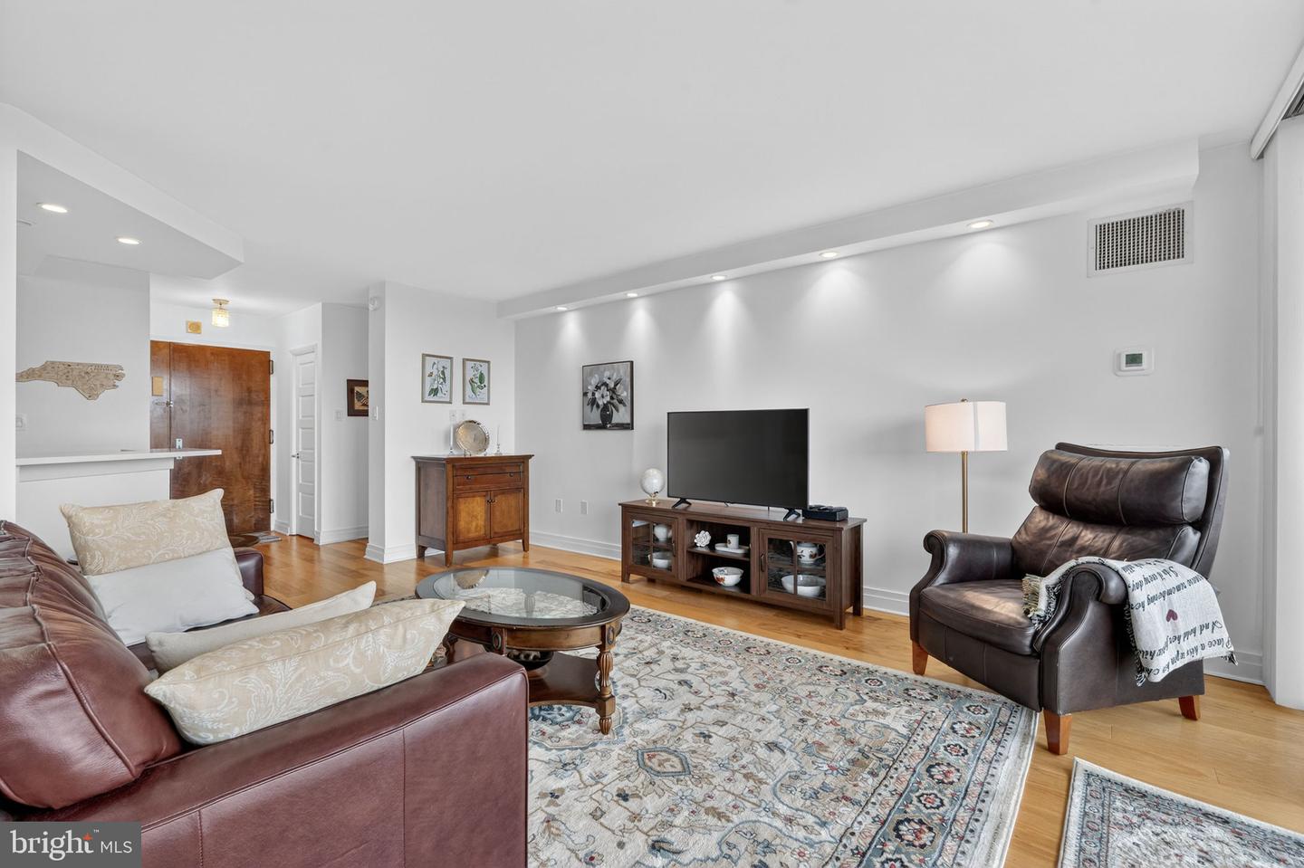 400 MADISON ST #1810, ALEXANDRIA, Virginia 22314, 1 Bedroom Bedrooms, ,1 BathroomBathrooms,Residential,For sale,400 MADISON ST #1810,VAAX2054766 MLS # VAAX2054766