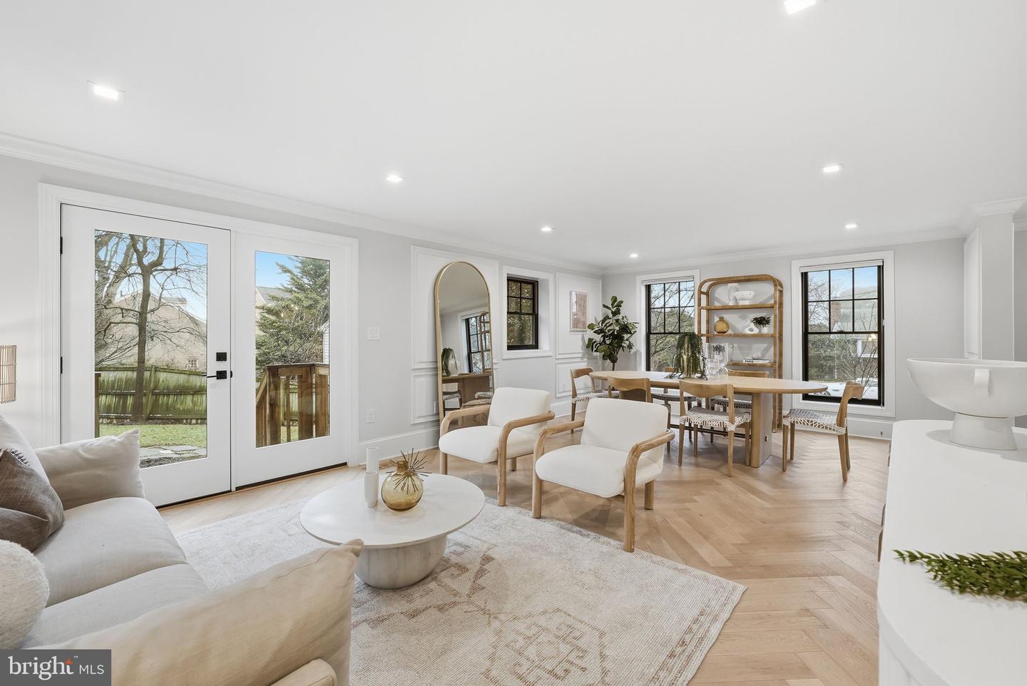 2505 N KENILWORTH ST, ARLINGTON, Virginia 22207, 5 Bedrooms Bedrooms, ,3 BathroomsBathrooms,Residential,For sale,2505 N KENILWORTH ST,VAAR2069642 MLS # VAAR2069642