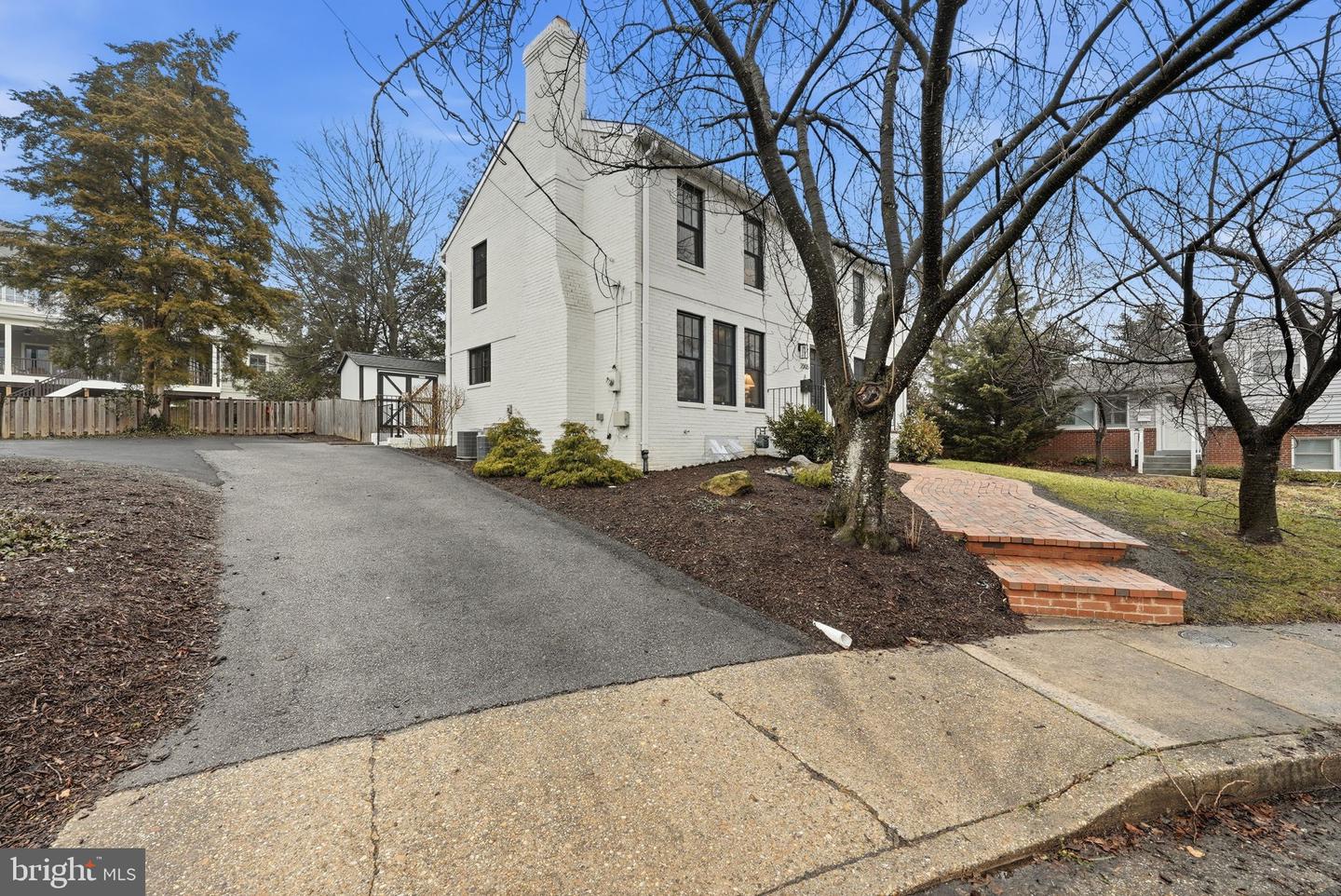 2505 N KENILWORTH ST, ARLINGTON, Virginia 22207, 5 Bedrooms Bedrooms, ,3 BathroomsBathrooms,Residential,For sale,2505 N KENILWORTH ST,VAAR2069642 MLS # VAAR2069642