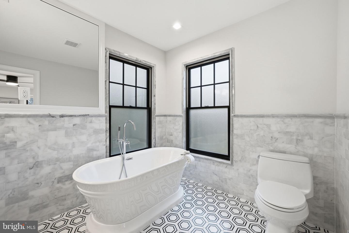 2505 N KENILWORTH ST, ARLINGTON, Virginia 22207, 5 Bedrooms Bedrooms, ,3 BathroomsBathrooms,Residential,For sale,2505 N KENILWORTH ST,VAAR2069642 MLS # VAAR2069642