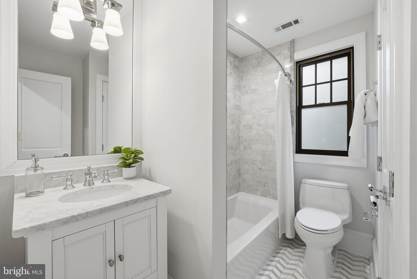 2505 N KENILWORTH ST, ARLINGTON, Virginia 22207, 5 Bedrooms Bedrooms, ,3 BathroomsBathrooms,Residential,For sale,2505 N KENILWORTH ST,VAAR2069642 MLS # VAAR2069642