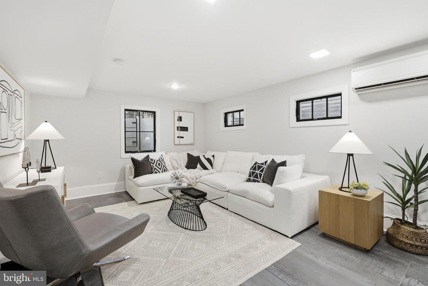 2505 N KENILWORTH ST, ARLINGTON, Virginia 22207, 5 Bedrooms Bedrooms, ,3 BathroomsBathrooms,Residential,For sale,2505 N KENILWORTH ST,VAAR2069642 MLS # VAAR2069642