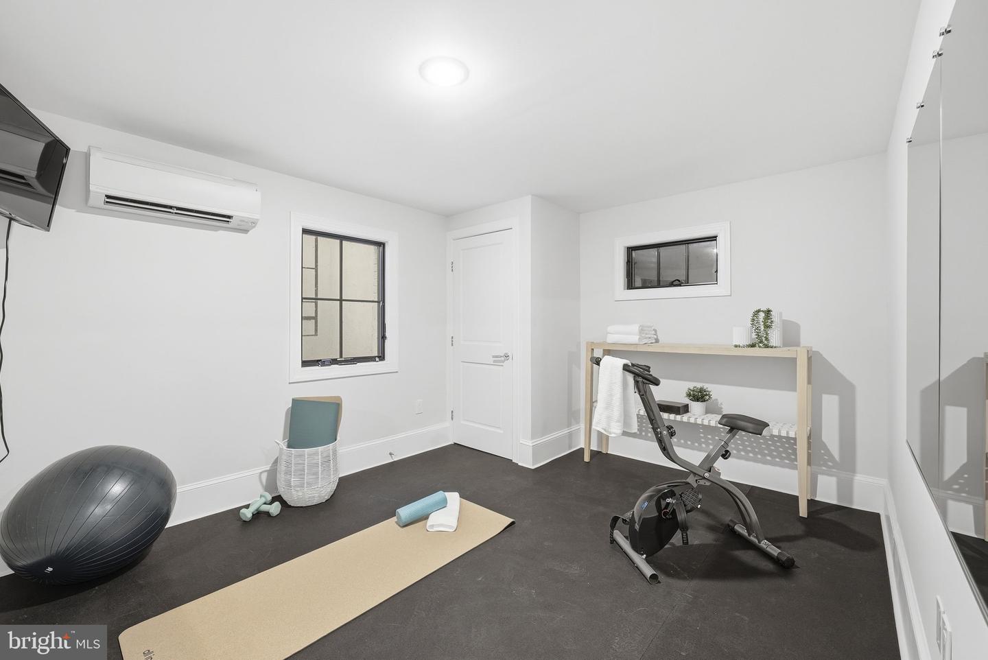 2505 N KENILWORTH ST, ARLINGTON, Virginia 22207, 5 Bedrooms Bedrooms, ,3 BathroomsBathrooms,Residential,For sale,2505 N KENILWORTH ST,VAAR2069642 MLS # VAAR2069642