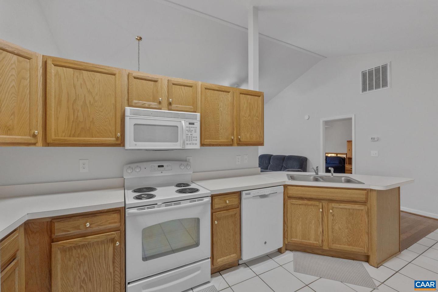 201 BUTTERCUP LN, CHARLOTTESVILLE, Virginia 22902, 2 Bedrooms Bedrooms, ,2 BathroomsBathrooms,Residential,For sale,201 BUTTERCUP LN,673936 MLS # 673936