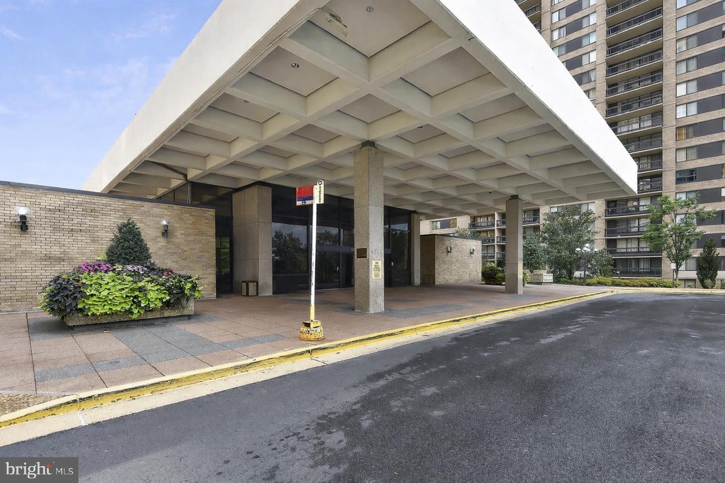 3705 S GEORGE MASON DR #1811S, FALLS CHURCH, Virginia 22041, 2 Bedrooms Bedrooms, ,1 BathroomBathrooms,Residential,For sale,3705 S GEORGE MASON DR #1811S,VAFX2294052 MLS # VAFX2294052