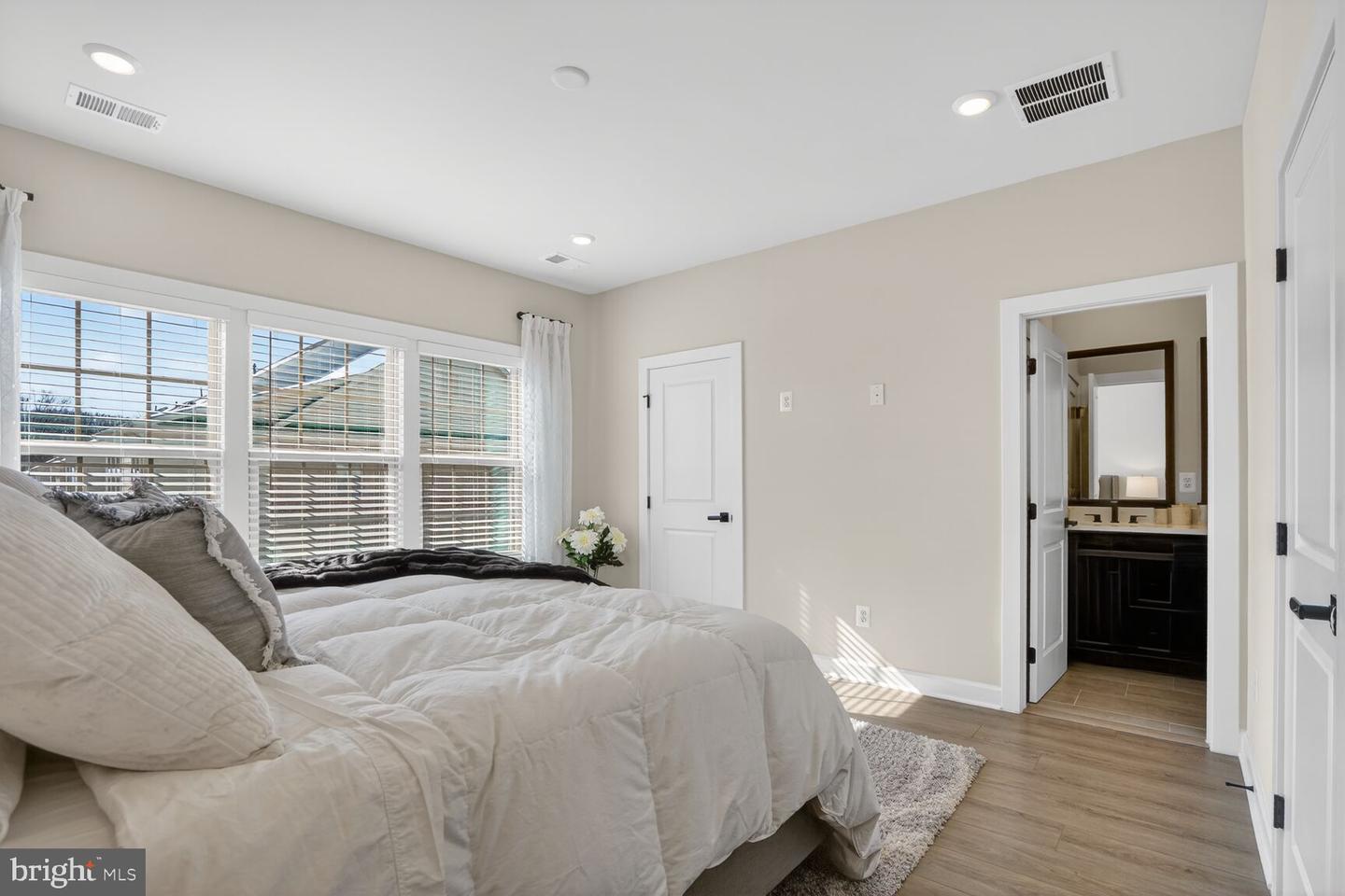 3757 MAYORS WAY, FAIRFAX, Virginia 22030, 3 Bedrooms Bedrooms, ,3 BathroomsBathrooms,Residential,For sale,3757 MAYORS WAY,VAFC2007874 MLS # VAFC2007874