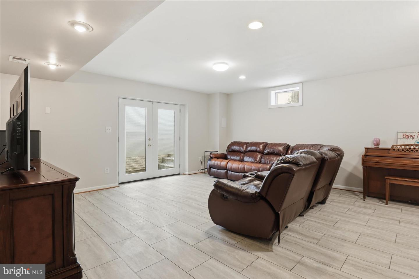 43004 BATTERY POINT PL, LEESBURG, Virginia 20176, 4 Bedrooms Bedrooms, ,4 BathroomsBathrooms,Residential,For sale,43004 BATTERY POINT PL,VALO2117370 MLS # VALO2117370