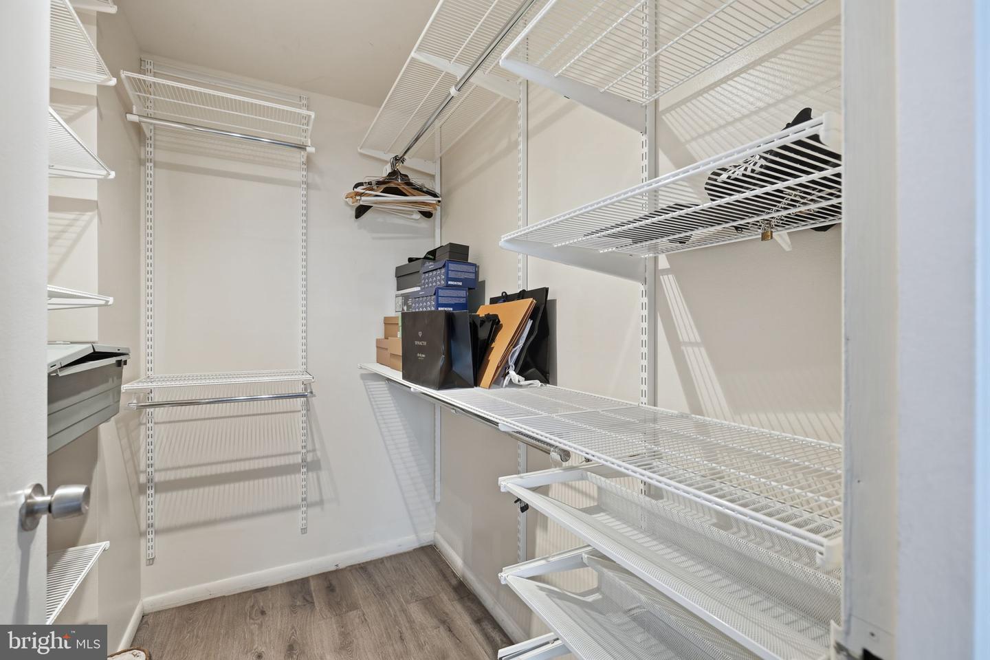 5340 HOLMES RUN PKWY #1017, ALEXANDRIA, Virginia 22304, 1 Bedroom Bedrooms, ,1 BathroomBathrooms,Residential,For sale,5340 HOLMES RUN PKWY #1017,VAAX2054790 MLS # VAAX2054790