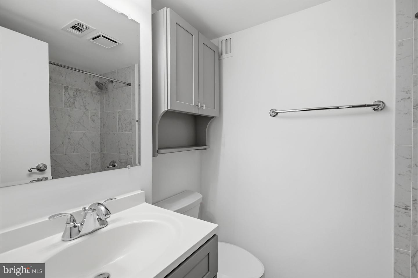 5340 HOLMES RUN PKWY #1017, ALEXANDRIA, Virginia 22304, 1 Bedroom Bedrooms, ,1 BathroomBathrooms,Residential,For sale,5340 HOLMES RUN PKWY #1017,VAAX2054790 MLS # VAAX2054790