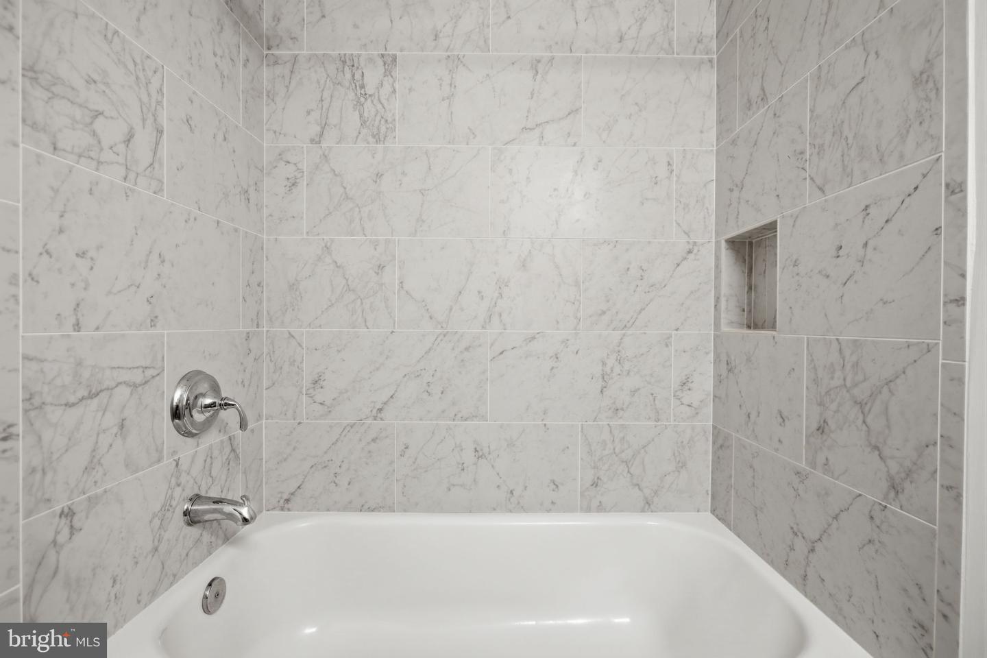 5340 HOLMES RUN PKWY #1017, ALEXANDRIA, Virginia 22304, 1 Bedroom Bedrooms, ,1 BathroomBathrooms,Residential,For sale,5340 HOLMES RUN PKWY #1017,VAAX2054790 MLS # VAAX2054790