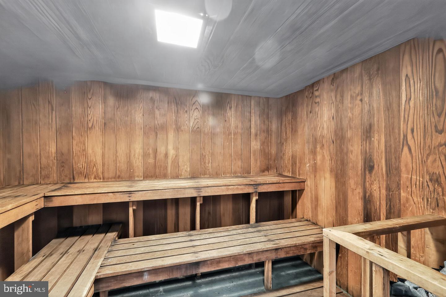 5340 HOLMES RUN PKWY #1017, ALEXANDRIA, Virginia 22304, 1 Bedroom Bedrooms, ,1 BathroomBathrooms,Residential,For sale,5340 HOLMES RUN PKWY #1017,VAAX2054790 MLS # VAAX2054790