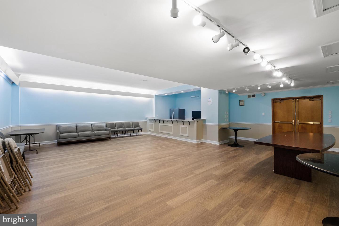 5340 HOLMES RUN PKWY #1017, ALEXANDRIA, Virginia 22304, 1 Bedroom Bedrooms, ,1 BathroomBathrooms,Residential,For sale,5340 HOLMES RUN PKWY #1017,VAAX2054790 MLS # VAAX2054790