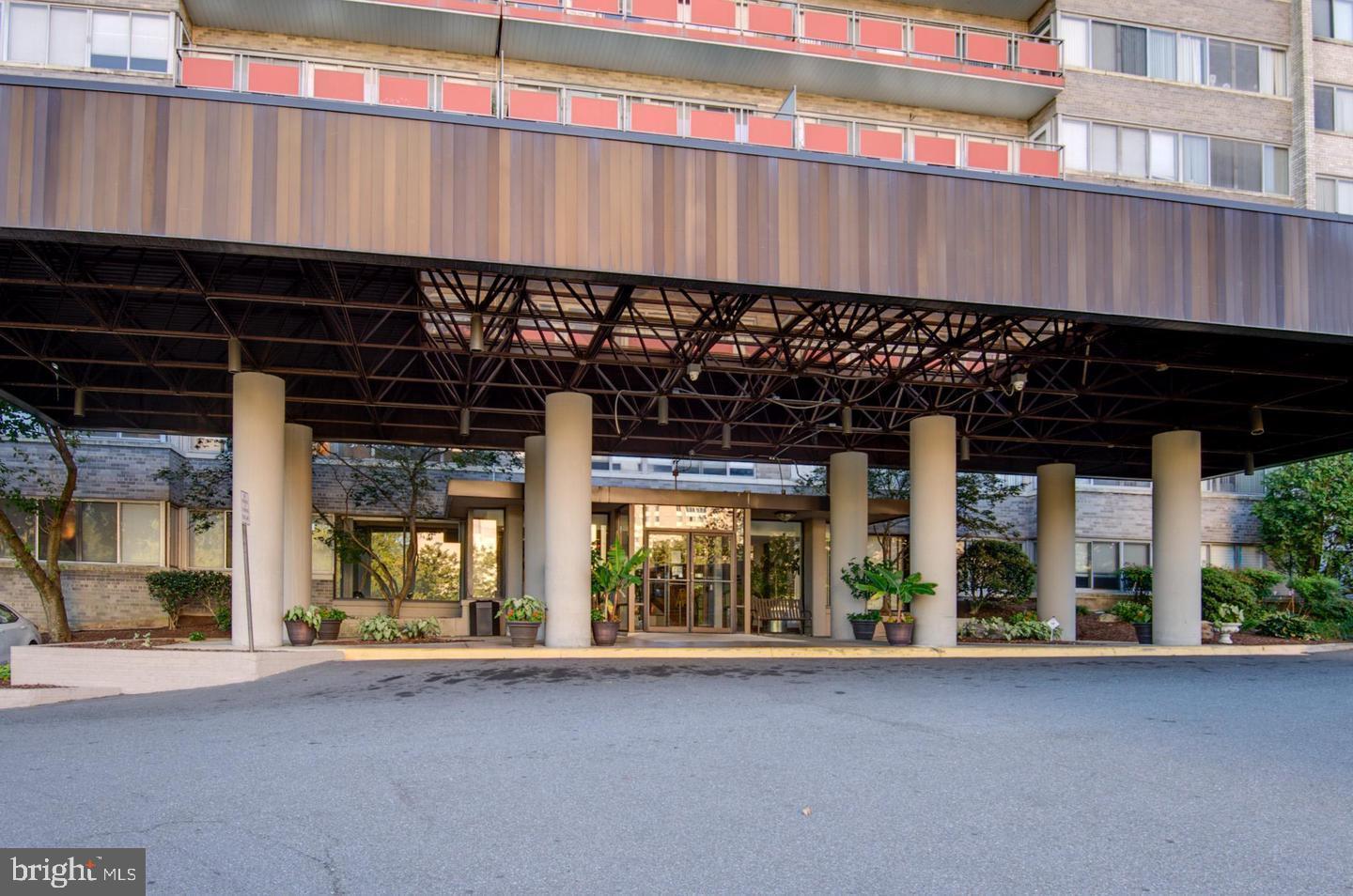 5340 HOLMES RUN PKWY #1017, ALEXANDRIA, Virginia 22304, 1 Bedroom Bedrooms, ,1 BathroomBathrooms,Residential,For sale,5340 HOLMES RUN PKWY #1017,VAAX2054790 MLS # VAAX2054790