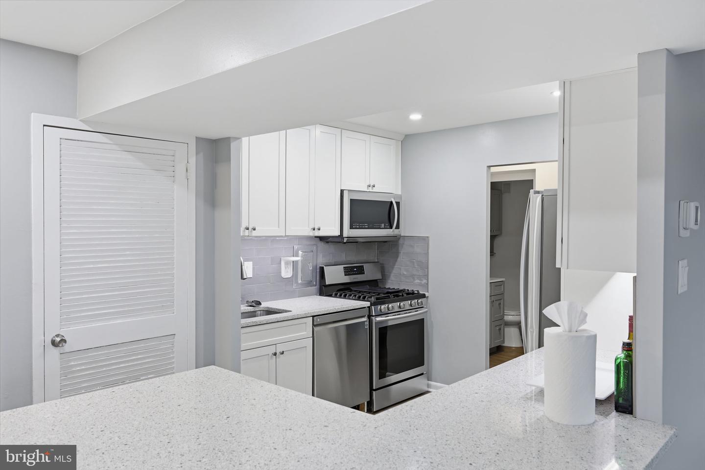 5340 HOLMES RUN PKWY #1017, ALEXANDRIA, Virginia 22304, 1 Bedroom Bedrooms, ,1 BathroomBathrooms,Residential,For sale,5340 HOLMES RUN PKWY #1017,VAAX2054790 MLS # VAAX2054790