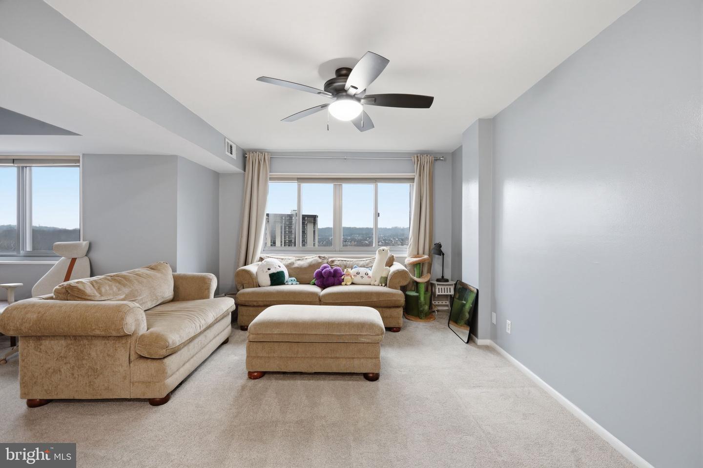 5340 HOLMES RUN PKWY #1017, ALEXANDRIA, Virginia 22304, 1 Bedroom Bedrooms, ,1 BathroomBathrooms,Residential,For sale,5340 HOLMES RUN PKWY #1017,VAAX2054790 MLS # VAAX2054790