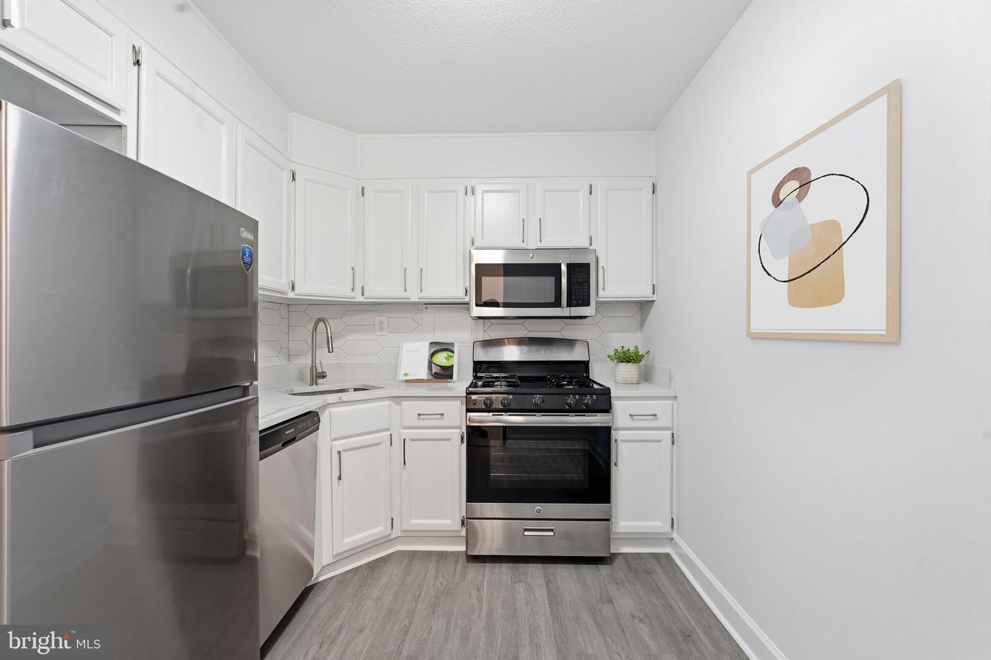 4600 S FOUR MILE RUN DR #613, ARLINGTON, Virginia 22204, 1 Bedroom Bedrooms, 5 Rooms Rooms,1 BathroomBathrooms,Residential,For sale,4600 S FOUR MILE RUN DR #613,VAAR2069658 MLS # VAAR2069658