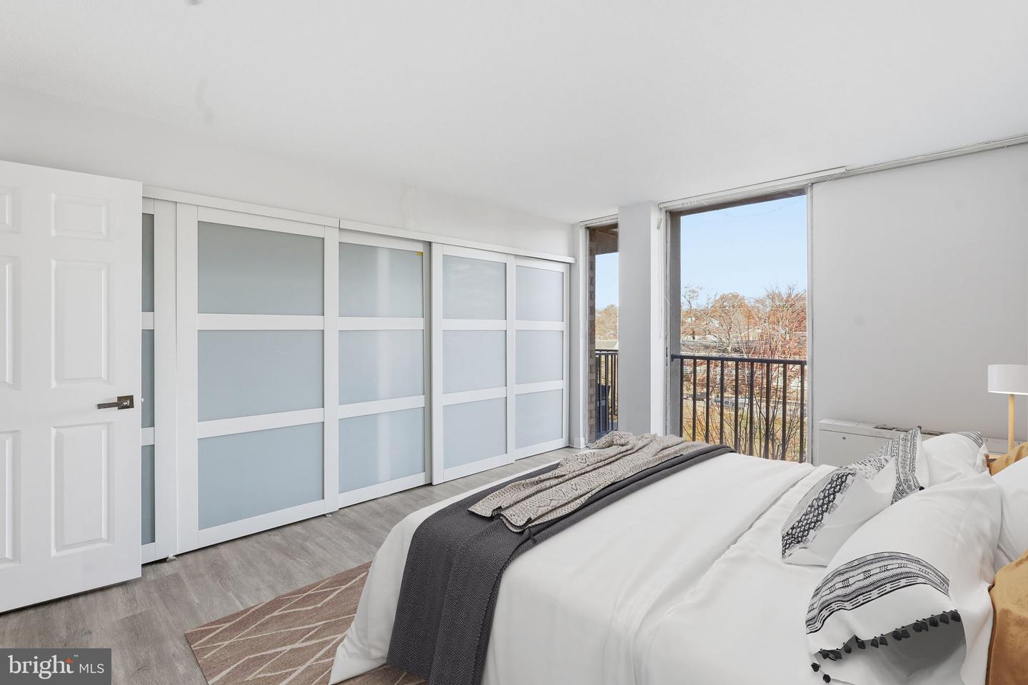 4600 S FOUR MILE RUN DR #613, ARLINGTON, Virginia 22204, 1 Bedroom Bedrooms, 5 Rooms Rooms,1 BathroomBathrooms,Residential,For sale,4600 S FOUR MILE RUN DR #613,VAAR2069658 MLS # VAAR2069658