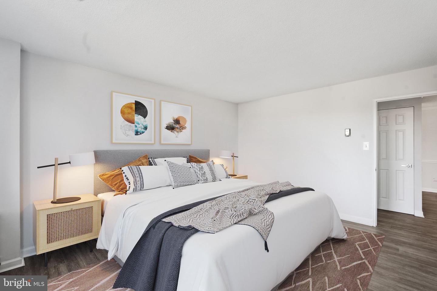 4600 S FOUR MILE RUN DR #613, ARLINGTON, Virginia 22204, 1 Bedroom Bedrooms, 5 Rooms Rooms,1 BathroomBathrooms,Residential,For sale,4600 S FOUR MILE RUN DR #613,VAAR2069658 MLS # VAAR2069658