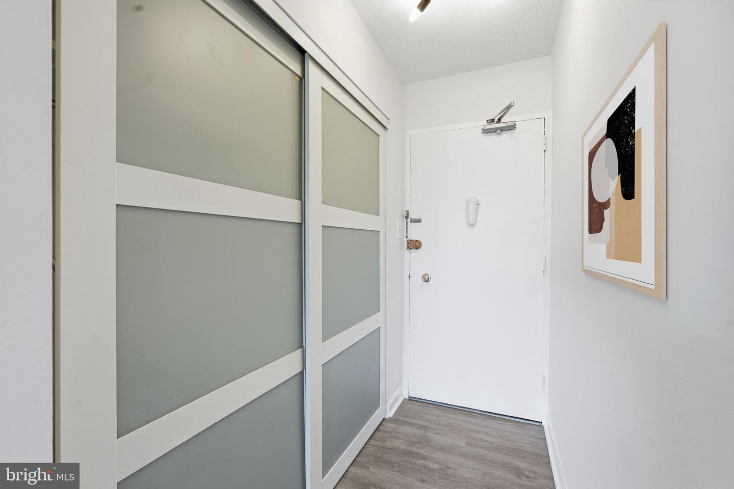 4600 S FOUR MILE RUN DR #613, ARLINGTON, Virginia 22204, 1 Bedroom Bedrooms, 5 Rooms Rooms,1 BathroomBathrooms,Residential,For sale,4600 S FOUR MILE RUN DR #613,VAAR2069658 MLS # VAAR2069658