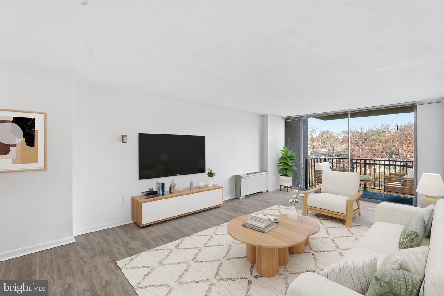 4600 S FOUR MILE RUN DR #613, ARLINGTON, Virginia 22204, 1 Bedroom Bedrooms, 5 Rooms Rooms,1 BathroomBathrooms,Residential,For sale,4600 S FOUR MILE RUN DR #613,VAAR2069658 MLS # VAAR2069658