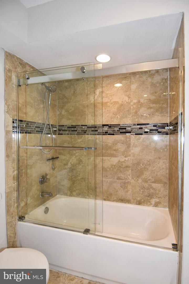 3315 WYNDHAM CIR #1223, ALEXANDRIA, Virginia 22302, 1 Bedroom Bedrooms, ,1 BathroomBathrooms,Residential,For sale,3315 WYNDHAM CIR #1223,VAAX2054804 MLS # VAAX2054804