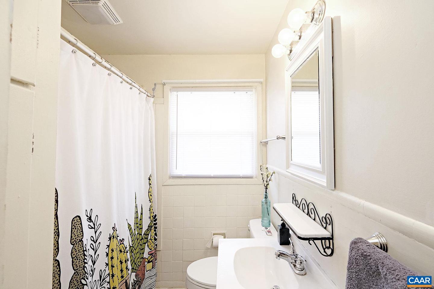 607 MONTROSE AVE, CHARLOTTESVILLE, Virginia 22902, 2 Bedrooms Bedrooms, ,1 BathroomBathrooms,Residential,For sale,607 MONTROSE AVE,673968 MLS # 673968