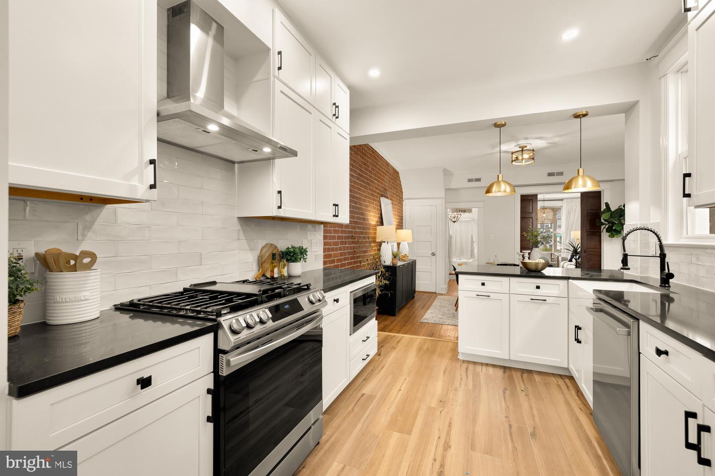 659 MARYLAND AVE NE, WASHINGTON, District Of Columbia 20002, 4 Bedrooms Bedrooms, ,3 BathroomsBathrooms,Residential,For sale,659 MARYLAND AVE NE,DCDC2220282 MLS # DCDC2220282