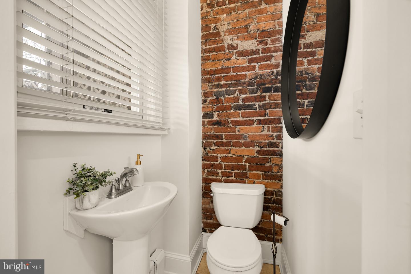 659 MARYLAND AVE NE, WASHINGTON, District Of Columbia 20002, 4 Bedrooms Bedrooms, ,3 BathroomsBathrooms,Residential,For sale,659 MARYLAND AVE NE,DCDC2220282 MLS # DCDC2220282