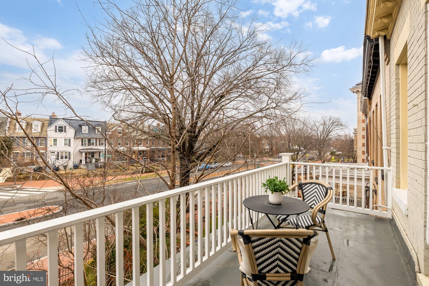 659 MARYLAND AVE NE, WASHINGTON, District Of Columbia 20002, 4 Bedrooms Bedrooms, ,3 BathroomsBathrooms,Residential,For sale,659 MARYLAND AVE NE,DCDC2220282 MLS # DCDC2220282