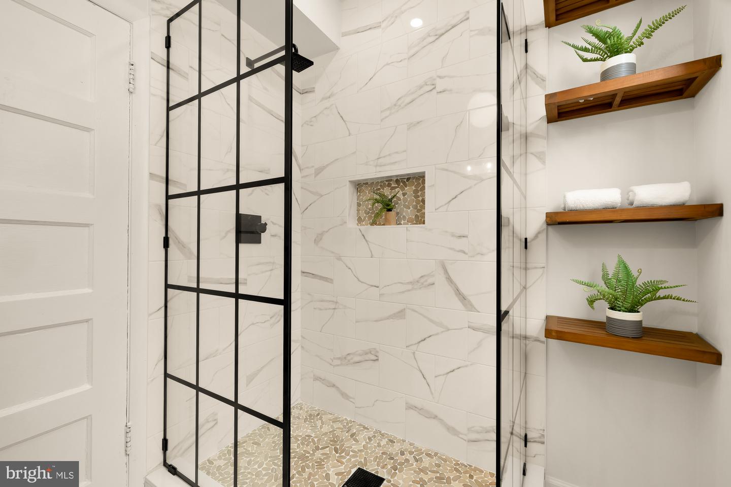 659 MARYLAND AVE NE, WASHINGTON, District Of Columbia 20002, 4 Bedrooms Bedrooms, ,3 BathroomsBathrooms,Residential,For sale,659 MARYLAND AVE NE,DCDC2220282 MLS # DCDC2220282