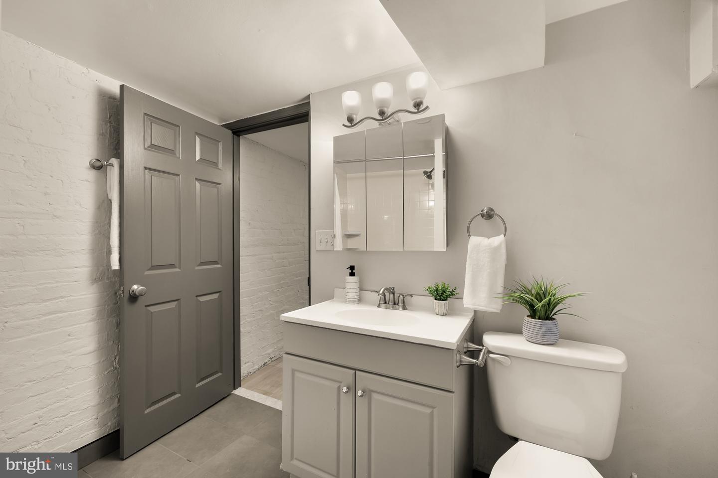 659 MARYLAND AVE NE, WASHINGTON, District Of Columbia 20002, 4 Bedrooms Bedrooms, ,3 BathroomsBathrooms,Residential,For sale,659 MARYLAND AVE NE,DCDC2220282 MLS # DCDC2220282