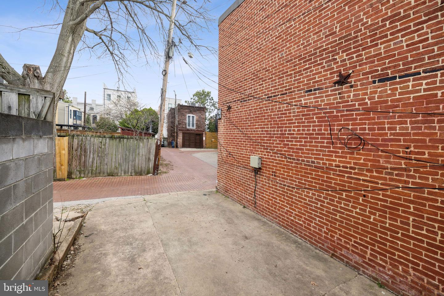 659 MARYLAND AVE NE, WASHINGTON, District Of Columbia 20002, 4 Bedrooms Bedrooms, ,3 BathroomsBathrooms,Residential,For sale,659 MARYLAND AVE NE,DCDC2220282 MLS # DCDC2220282