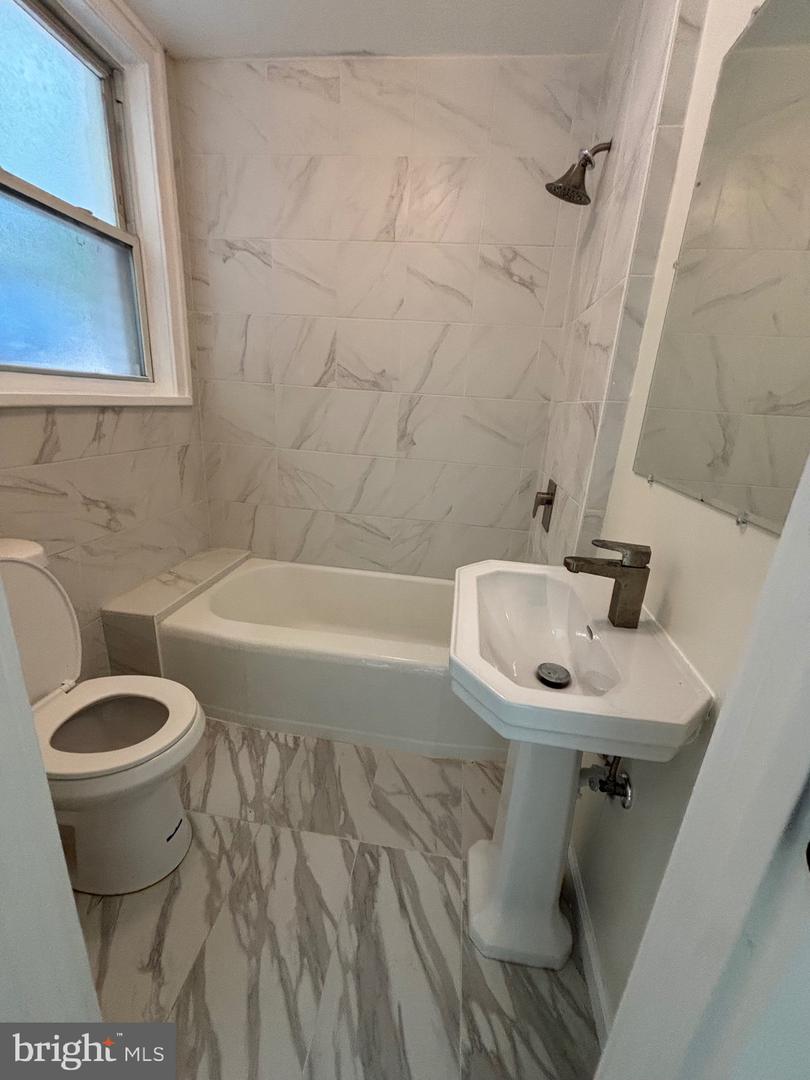 8317 LITTLE RIVER TPKE, ANNANDALE, Virginia 22003, 4 Bedrooms Bedrooms, ,3 BathroomsBathrooms,Residential,For sale,8317 LITTLE RIVER TPKE,VAFX2273192 MLS # VAFX2273192