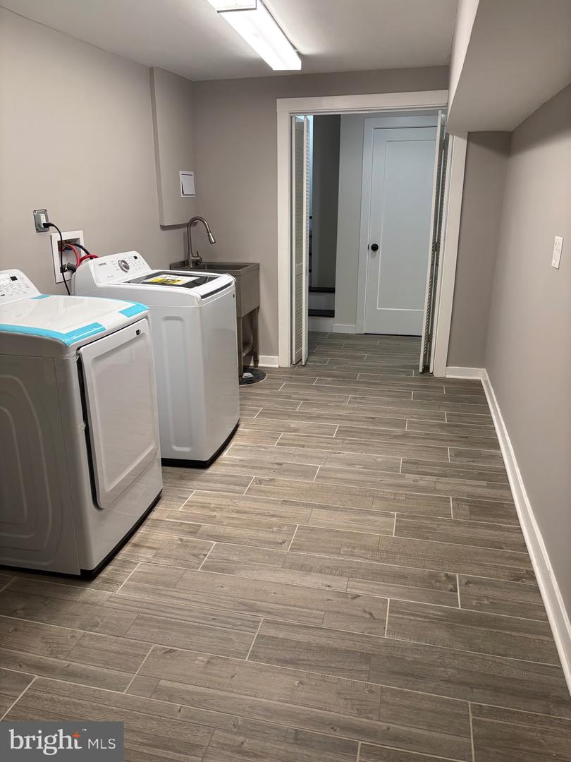 8317 LITTLE RIVER TPKE, ANNANDALE, Virginia 22003, 4 Bedrooms Bedrooms, ,3 BathroomsBathrooms,Residential,For sale,8317 LITTLE RIVER TPKE,VAFX2273192 MLS # VAFX2273192