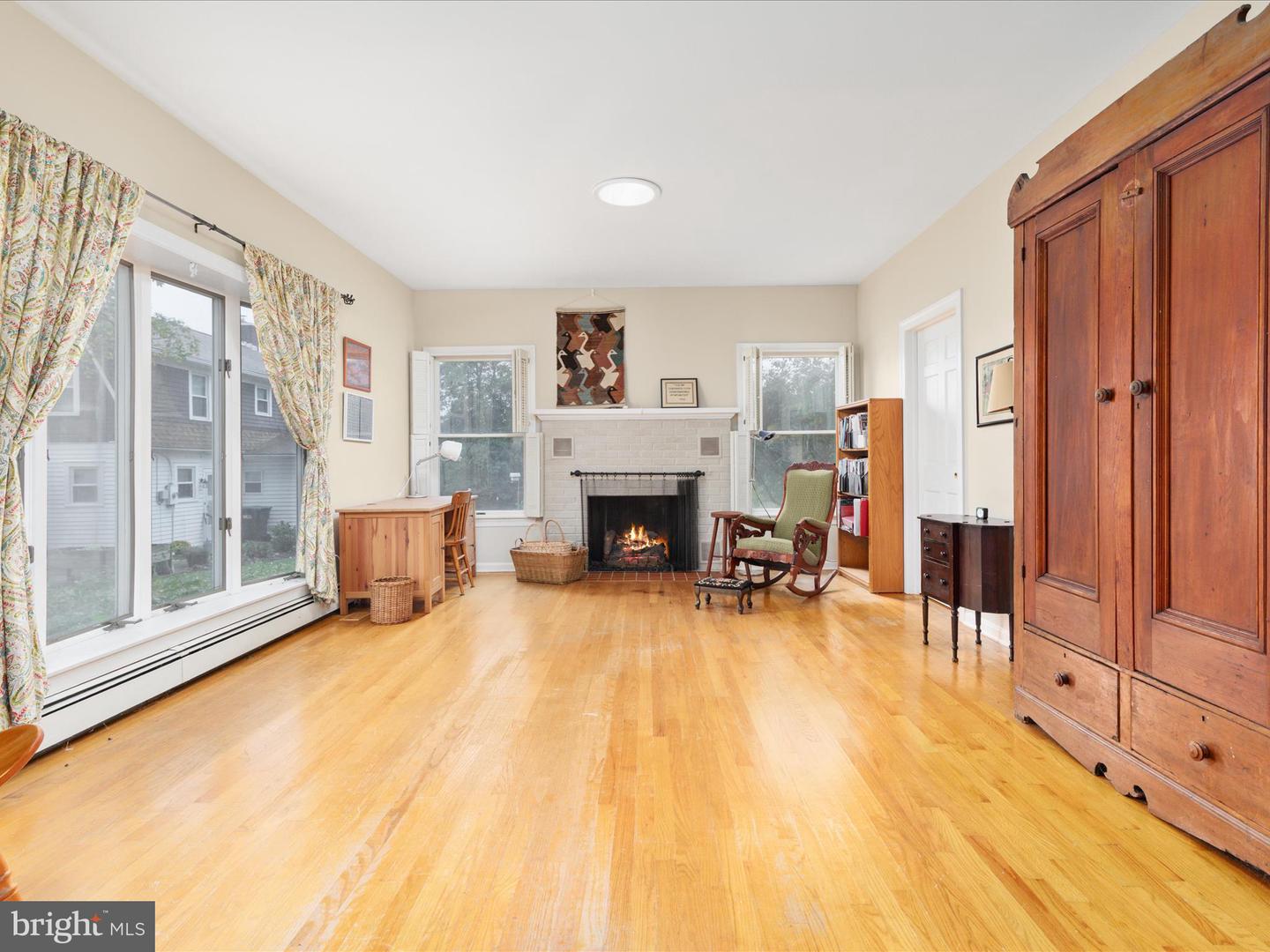 517 W LOCUST ST, WOODSTOCK, Virginia 22664, 6 Bedrooms Bedrooms, ,3 BathroomsBathrooms,Residential,For sale,517 W LOCUST ST,VASH2012792 MLS # VASH2012792