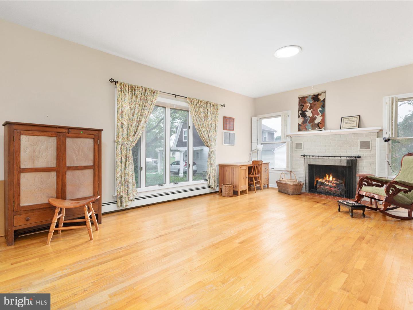 517 W LOCUST ST, WOODSTOCK, Virginia 22664, 6 Bedrooms Bedrooms, ,3 BathroomsBathrooms,Residential,For sale,517 W LOCUST ST,VASH2012792 MLS # VASH2012792