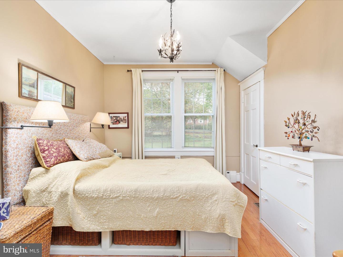 517 W LOCUST ST, WOODSTOCK, Virginia 22664, 6 Bedrooms Bedrooms, ,3 BathroomsBathrooms,Residential,For sale,517 W LOCUST ST,VASH2012792 MLS # VASH2012792