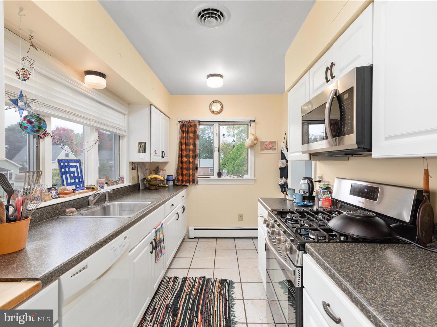 517 W LOCUST ST, WOODSTOCK, Virginia 22664, 6 Bedrooms Bedrooms, ,3 BathroomsBathrooms,Residential,For sale,517 W LOCUST ST,VASH2012792 MLS # VASH2012792