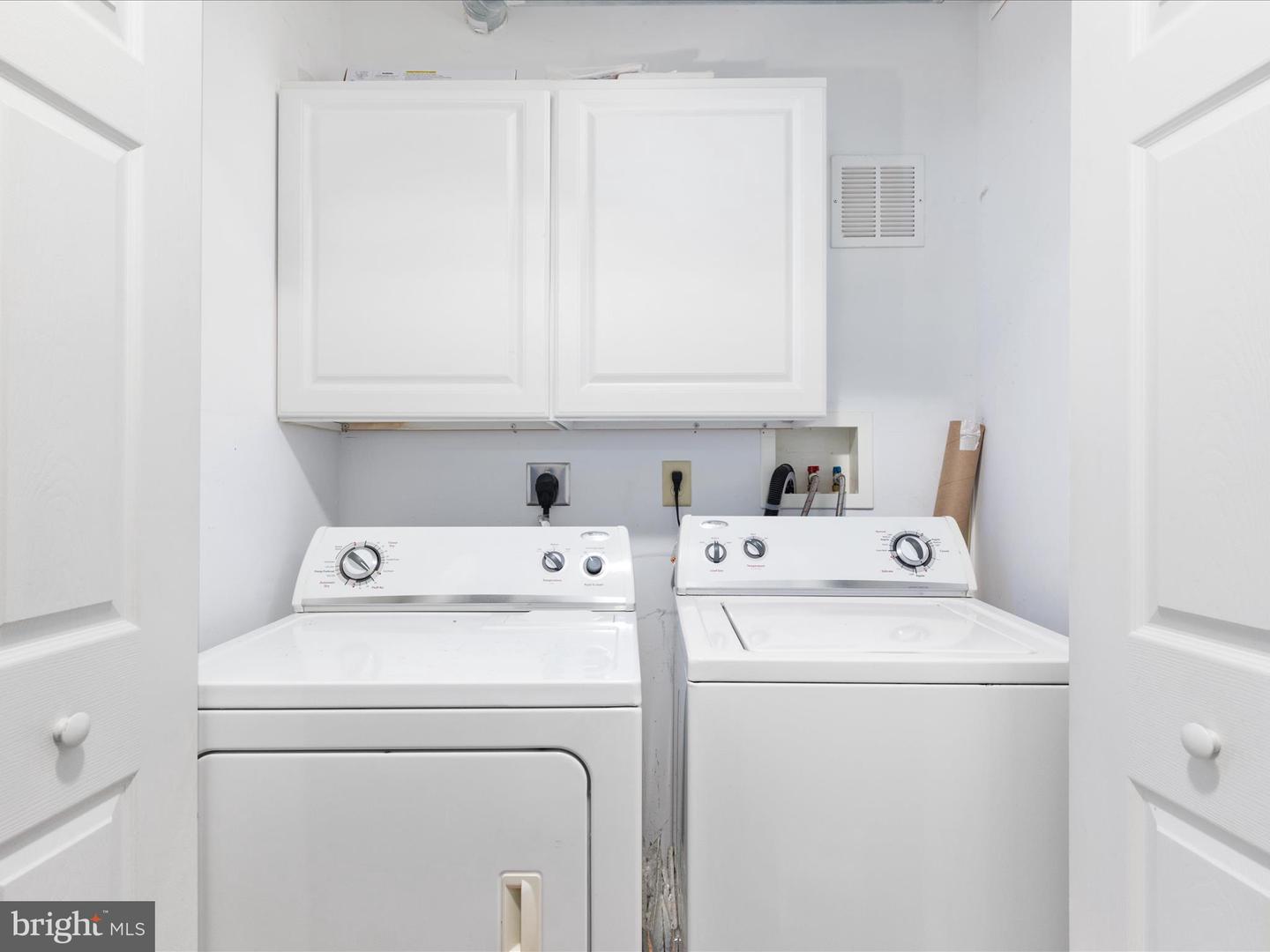 517 W LOCUST ST, WOODSTOCK, Virginia 22664, 6 Bedrooms Bedrooms, ,3 BathroomsBathrooms,Residential,For sale,517 W LOCUST ST,VASH2012792 MLS # VASH2012792