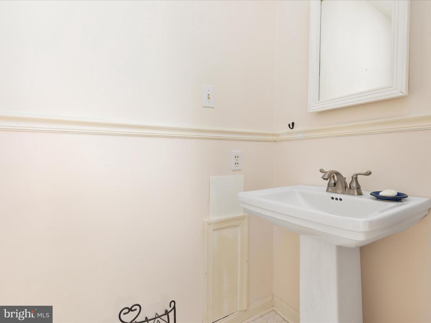 517 W LOCUST ST, WOODSTOCK, Virginia 22664, 6 Bedrooms Bedrooms, ,3 BathroomsBathrooms,Residential,For sale,517 W LOCUST ST,VASH2012792 MLS # VASH2012792